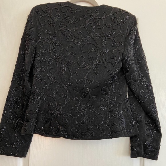 Carmen Marc Valvo beaded suit - Picture 3 of 7